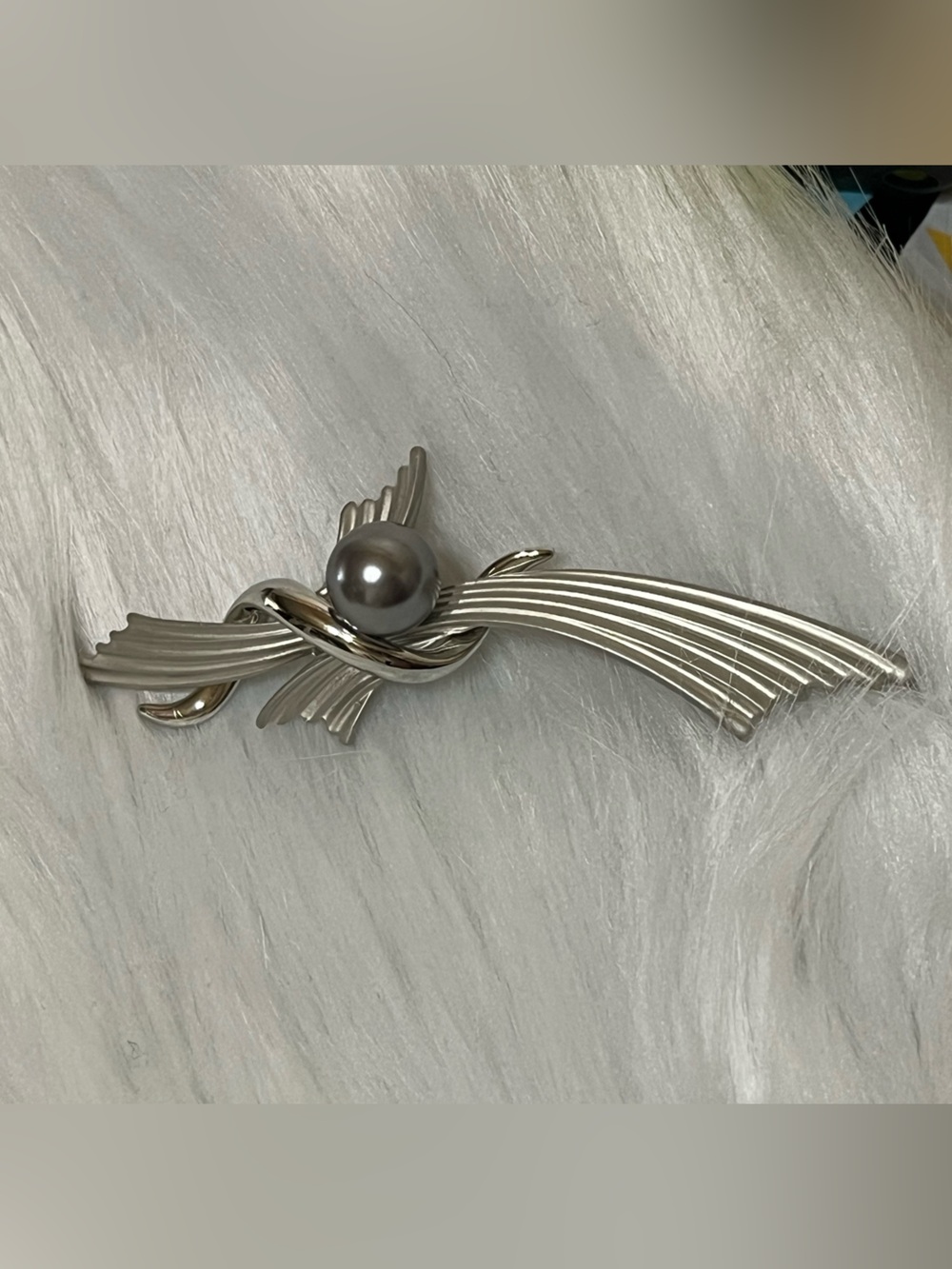Vintage Fluted Ribbon Brooch